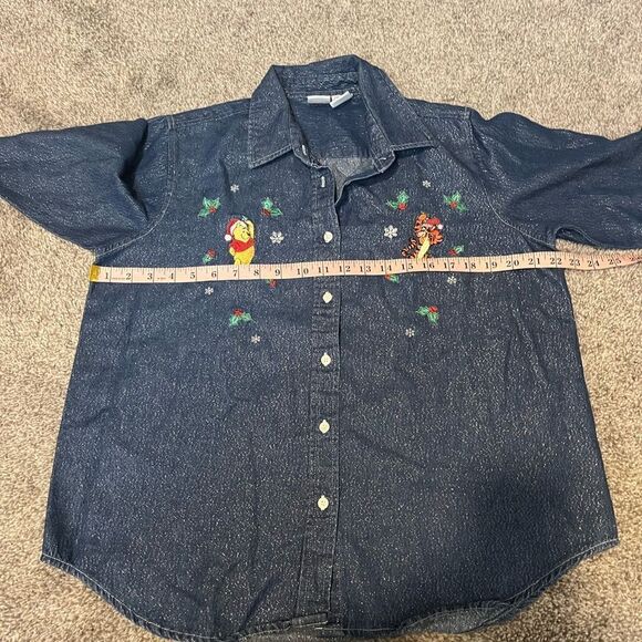 Vintage Disney Tigger and Pooh Christmas shimmer button up Large - Picture 10 of 10
